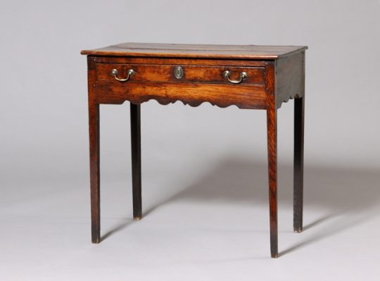 Oak side table / Bwrdd drew Sold