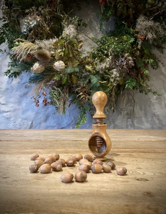 Box-wood nutcracker